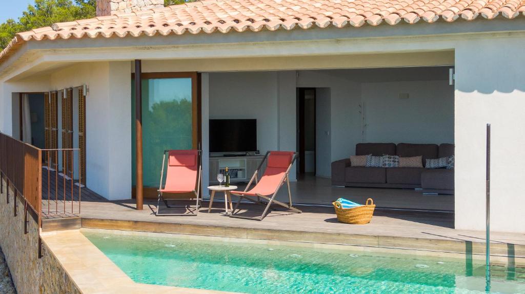 The swimming pool at or close to Can jordi