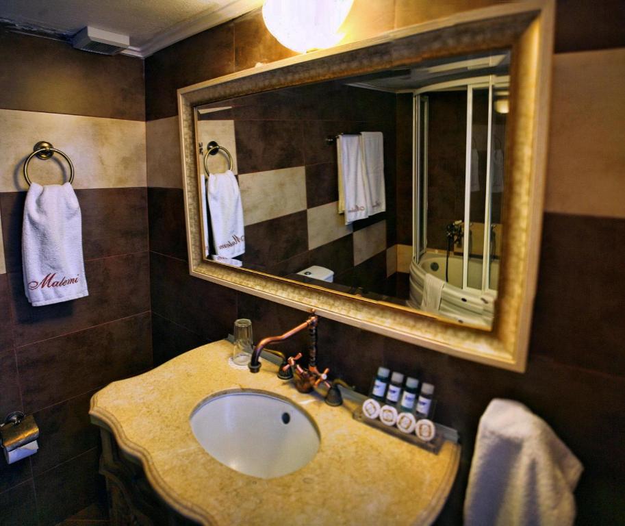 Koupelna v ubytování Malemi Organic Hotel