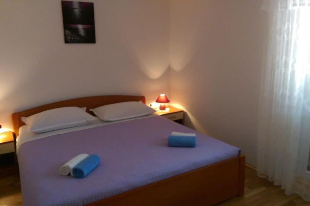Postel nebo postele na pokoji v ubytování Apartmani Marija