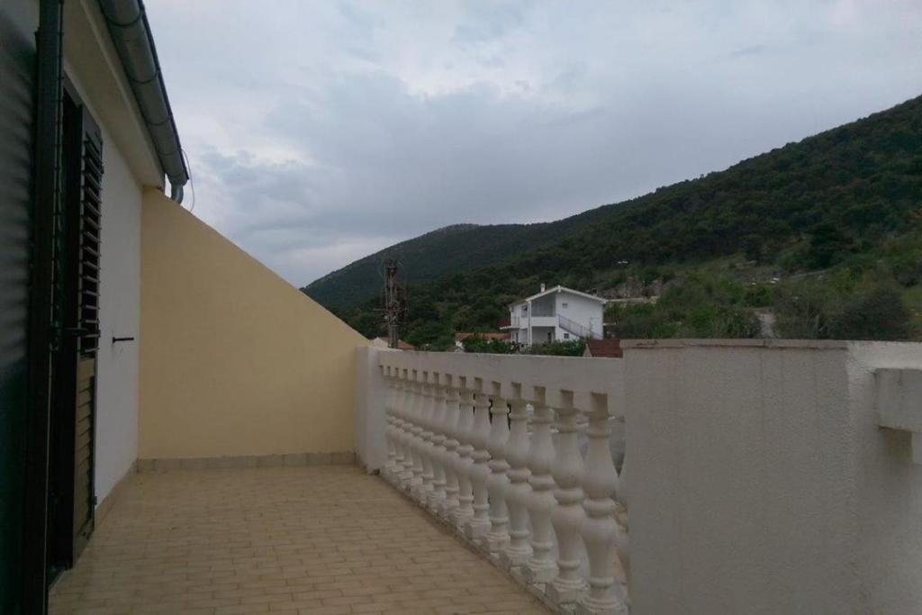 Nespecifikovaný výhled na hory nebo výhled na hory při pohledu z apartmánu