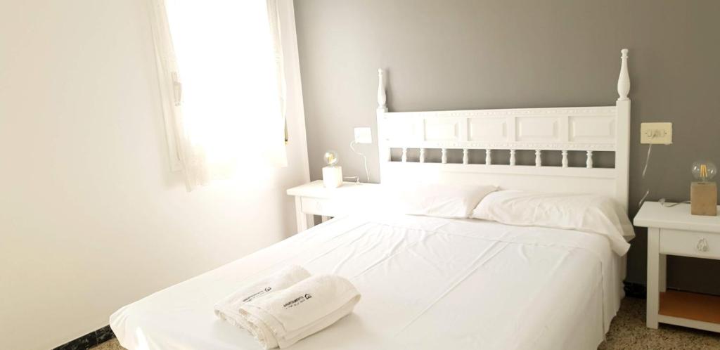 Postel nebo postele na pokoji v ubytování La Ribera, Apartament amb vistes al mar R2