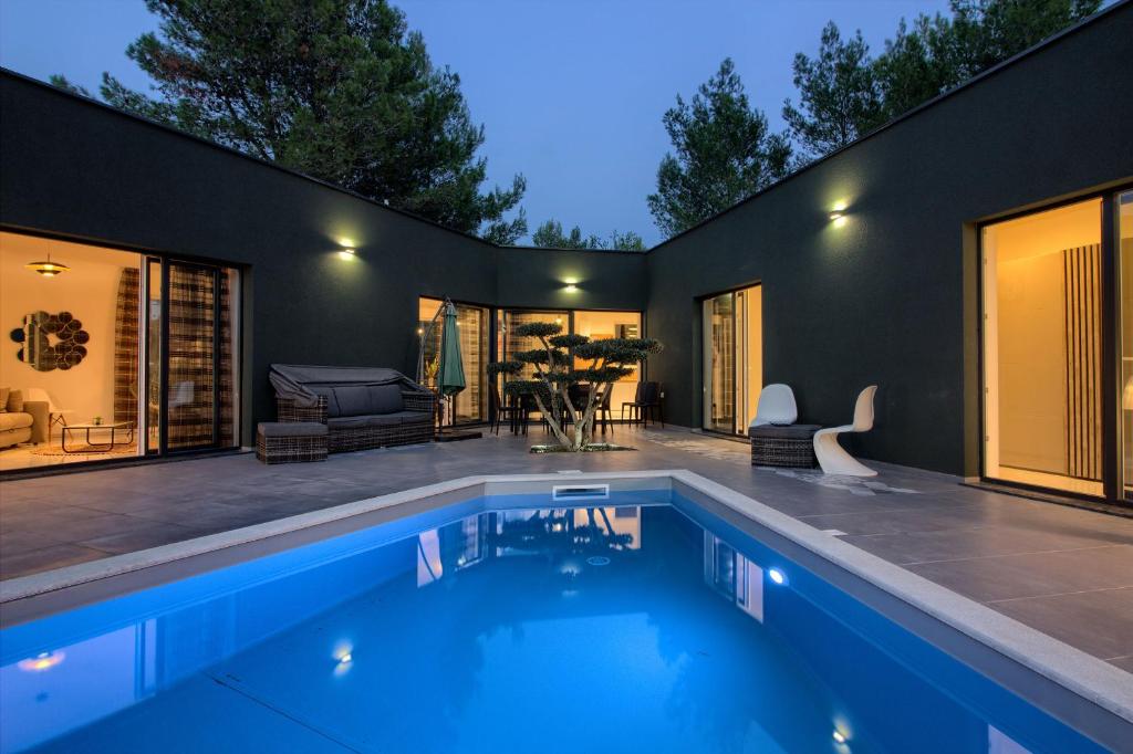 Amazing villa Sandra with pool near the beach, extra pool heating available - WiiBuk