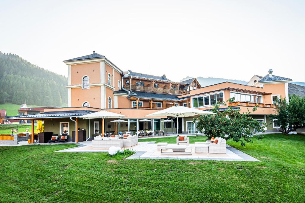 a large building with a green lawn in front of it at Landhotel Timmerer in Möderbrugg