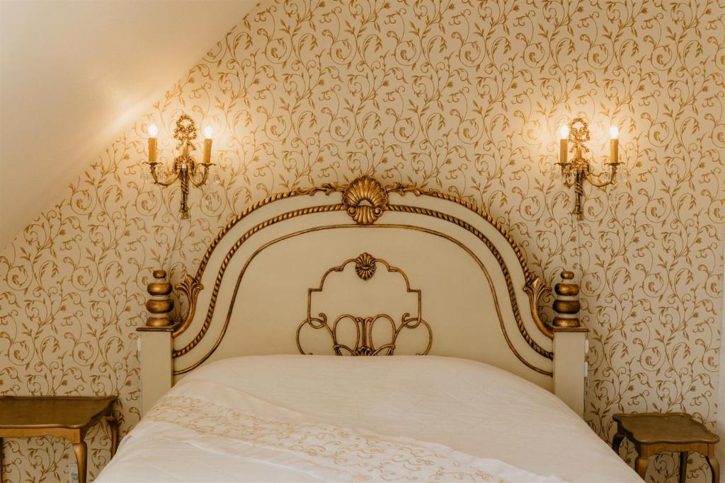 Postel nebo postele na pokoji v ubytování Jungshoved Præstegård B&B