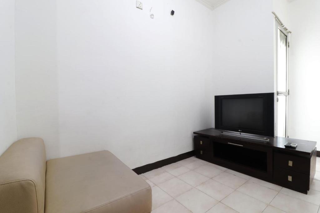 Rent House Center at Apartement Mediterania Gajah Mada - Apartamento De Una Habitación