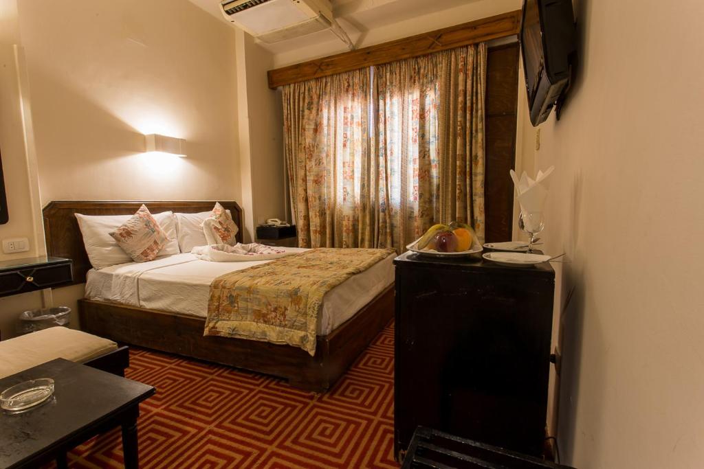 Postel nebo postele na pokoji v ubytování Cleopatra Hotel