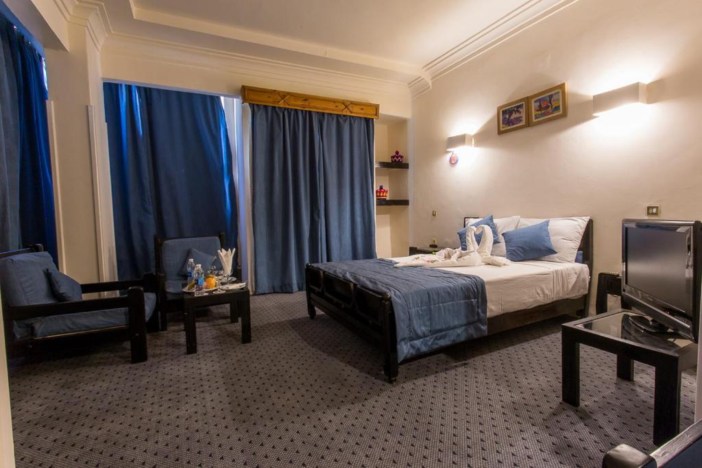 Postel nebo postele na pokoji v ubytování Cleopatra Hotel