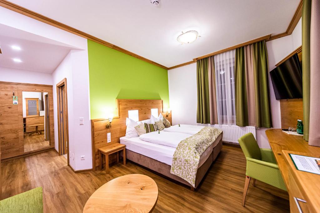 Postel nebo postele na pokoji v ubytování Landhotel Timmerer
