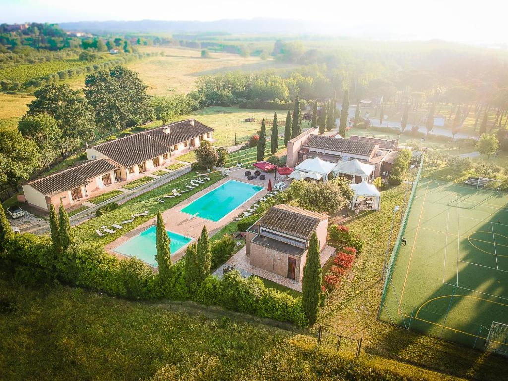 an aerial view of a house with a swimming pool at La Sorgente in Capannoli