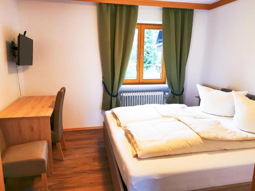 Postel nebo postele na pokoji v ubytování Hotel Oyer Hof - selbst Service