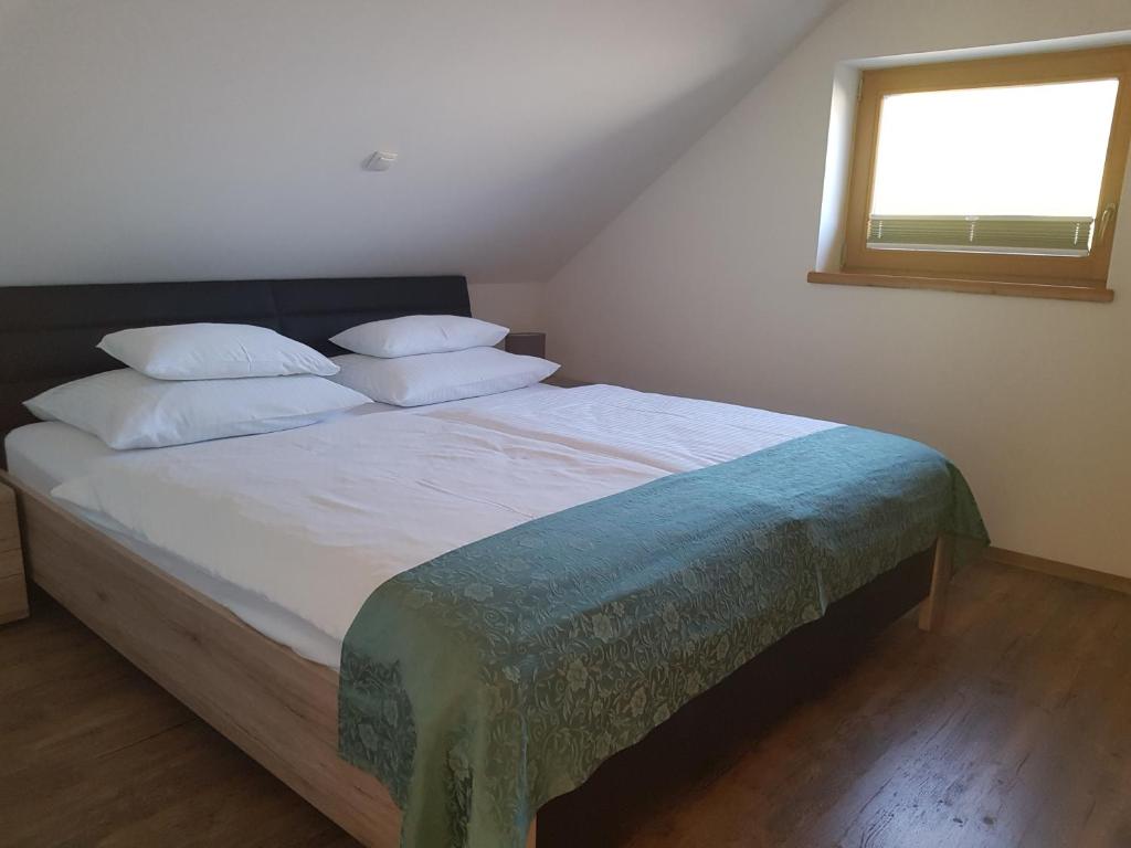 Postel nebo postele na pokoji v ubytování Apartments Katja