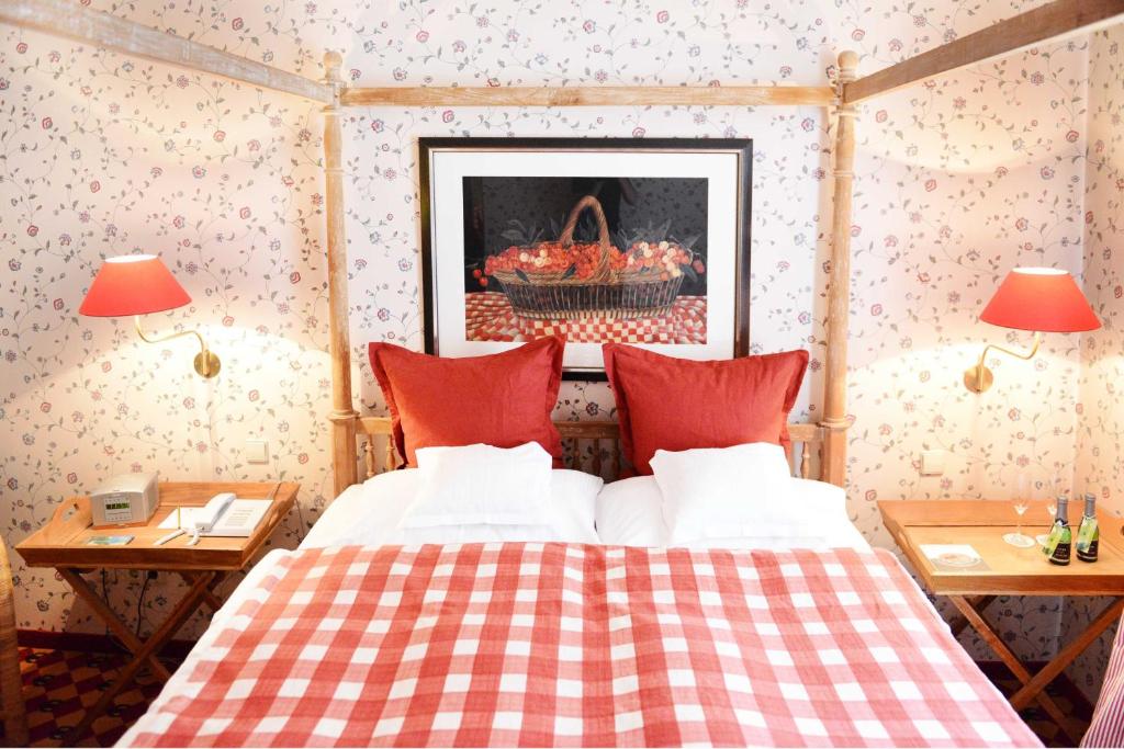 Postel nebo postele na pokoji v ubytování Romantik Hotel Jagdhaus Waldfrieden