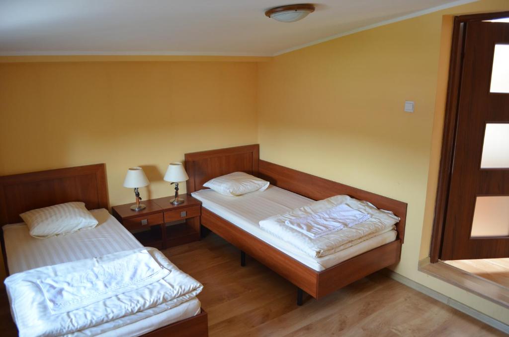 Postel nebo postele na pokoji v ubytování Hostel Gwarek