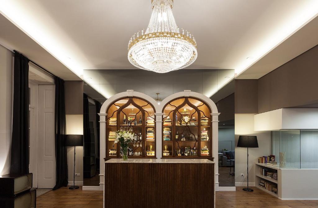 B The Guest Downtown - Resim 25