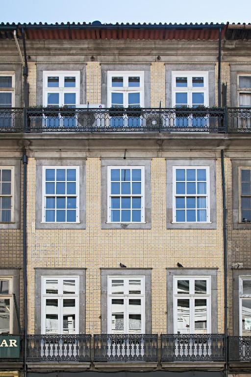 B The Guest Downtown - Resim 29