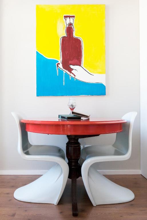 B The Guest Downtown - Resim 35