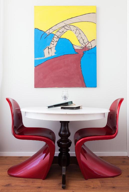 B The Guest Downtown - Resim 36