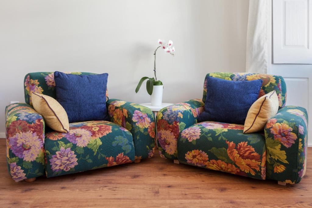 B The Guest Downtown - Resim 34