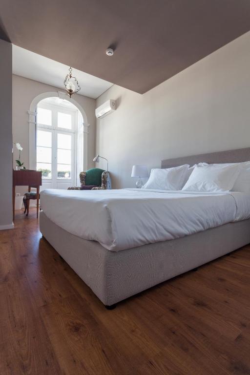 B The Guest Downtown - Resim 24