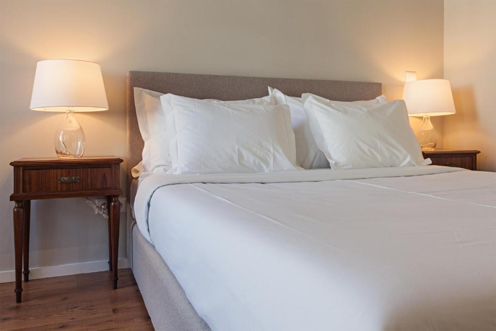 B The Guest Downtown - Resim 41