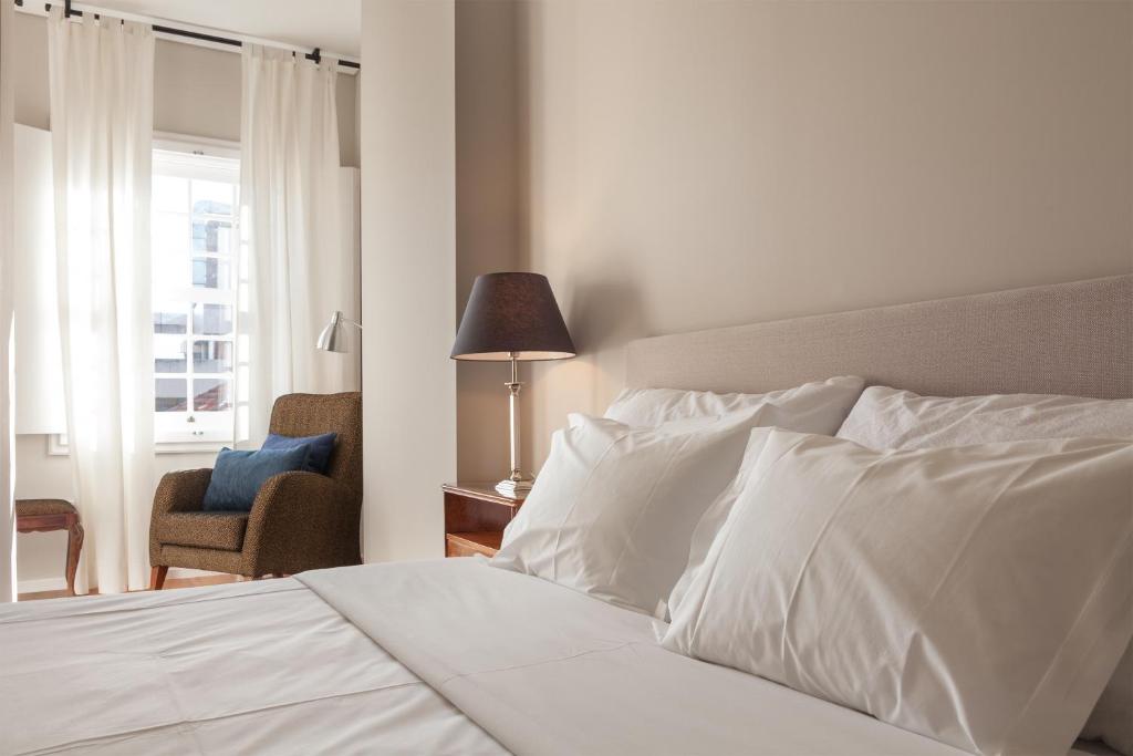 B The Guest Downtown - Resim 31