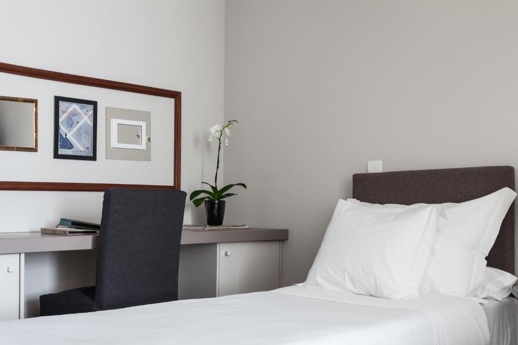 B The Guest Downtown - Resim 43