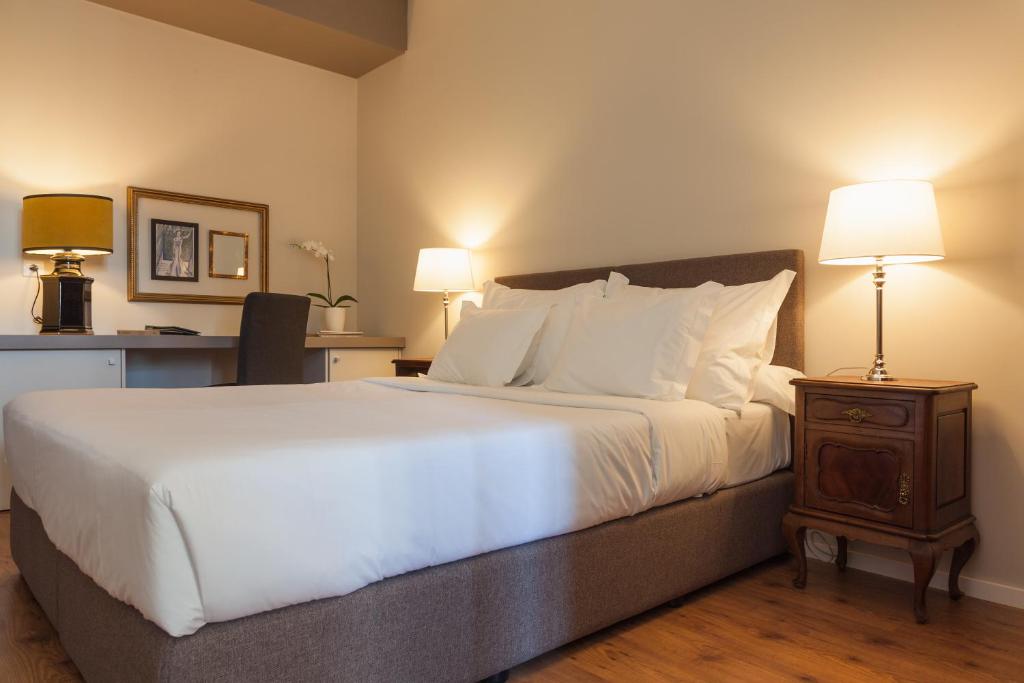 B The Guest Downtown - Resim 32