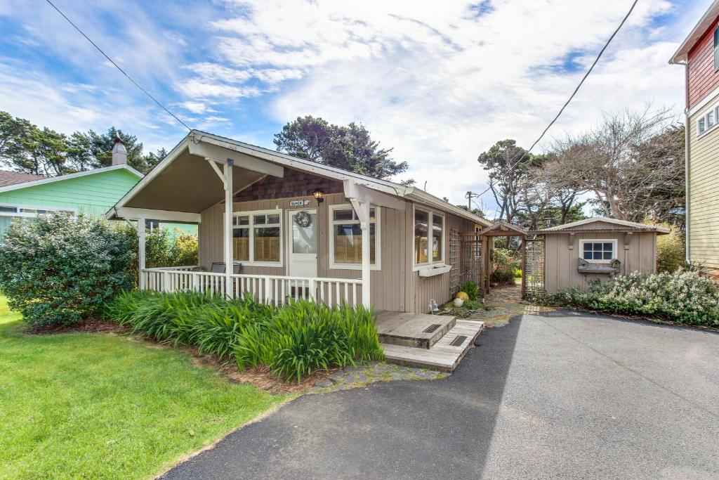 a small house with a porch and a driveway at Beach Haven in Lincoln City