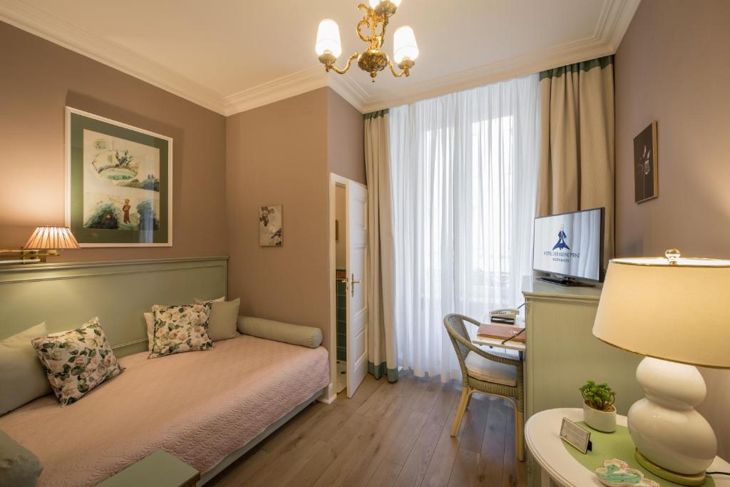 TV a/nebo společenská místnost v ubytování Hotel Der Kleine Prinz