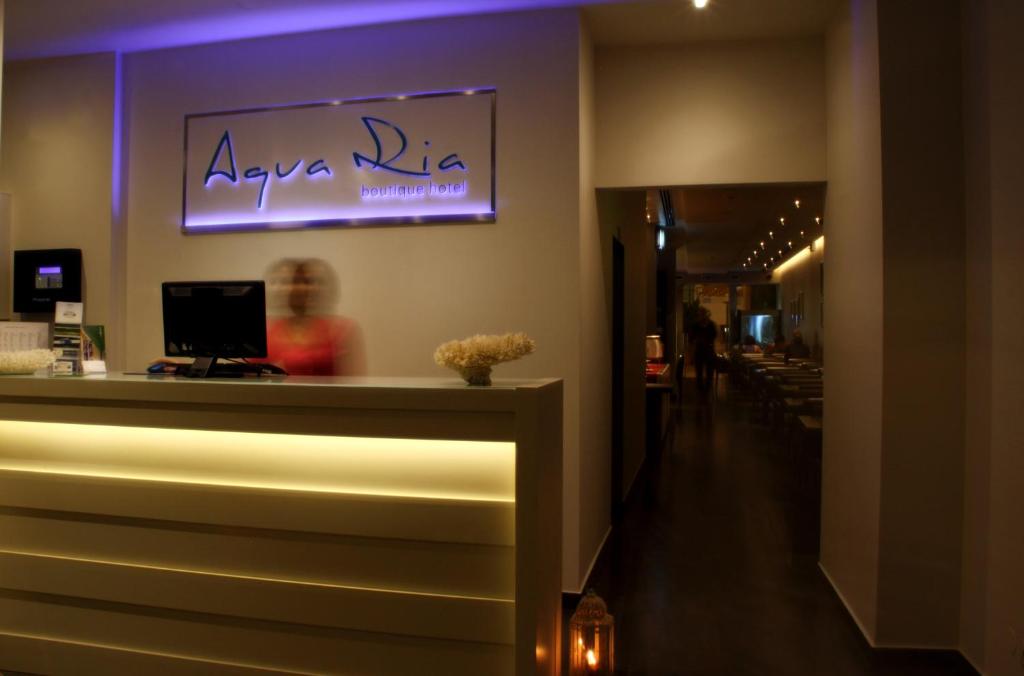 A área de receção ou átrio de Aqua Ria Boutique Hotel
