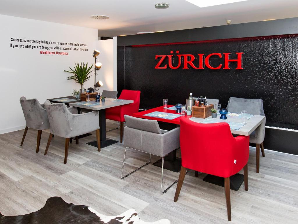 Posezení v ubytování DORMERO Hotel Zürich Airport