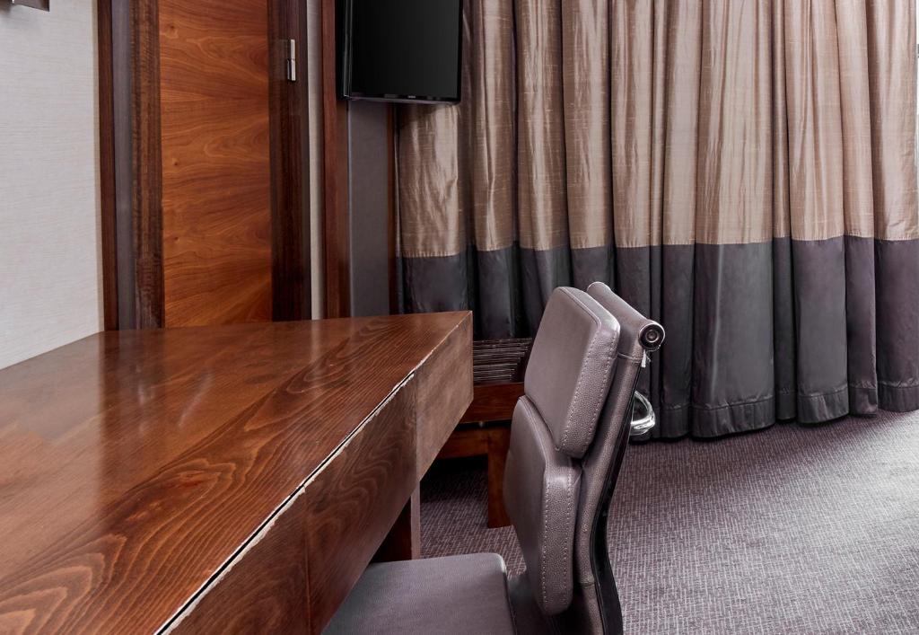 Leonardo Royal London Tower Bridge - Superior King Room