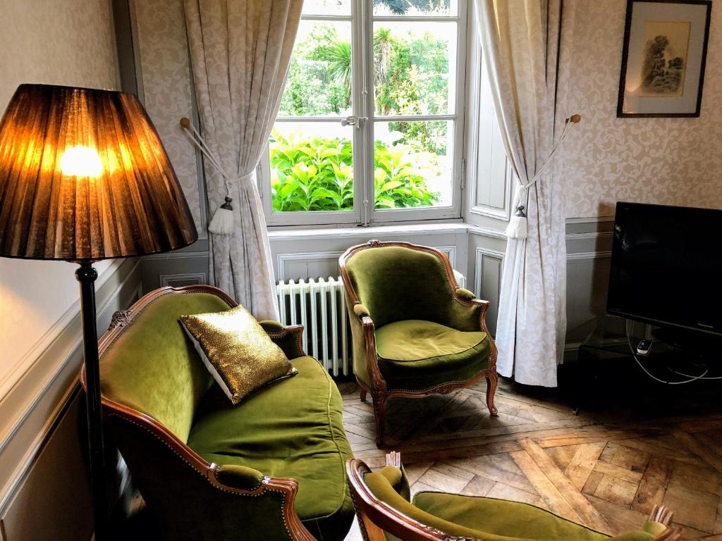 Posezení v ubytování Les chambres d'hôtes du Manoir de Roz-Maria