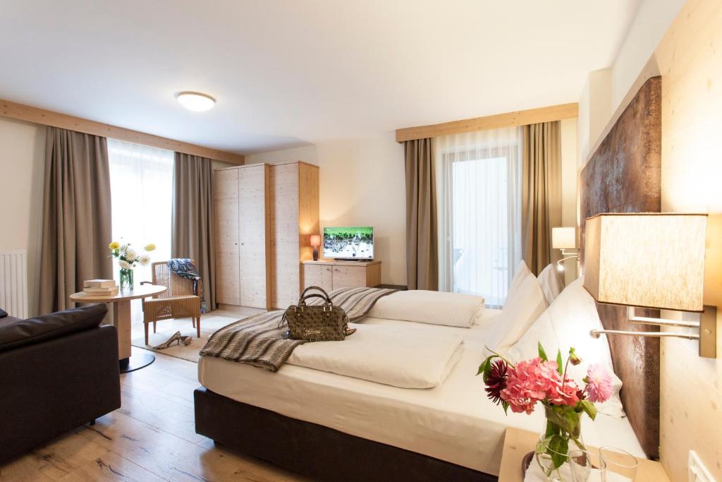 TV a/nebo společenská místnost v ubytování Hotel Stefanshof