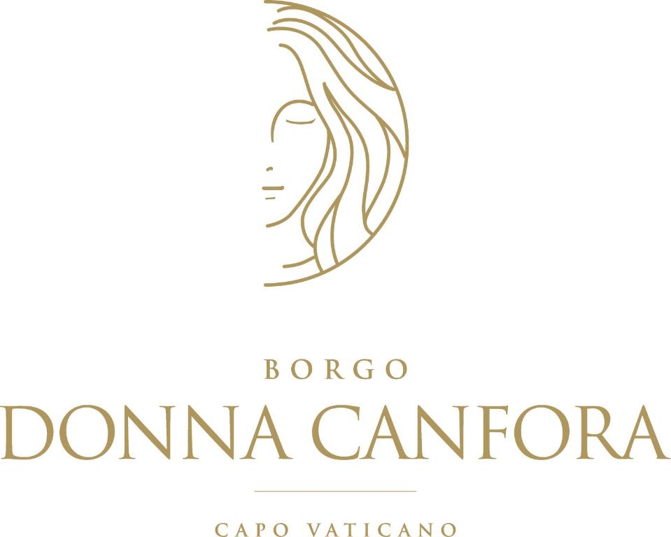 ein Logo für die Provinz Borneo von Kolumbien in der Unterkunft Borgo Donna Canfora in Capo Vaticano