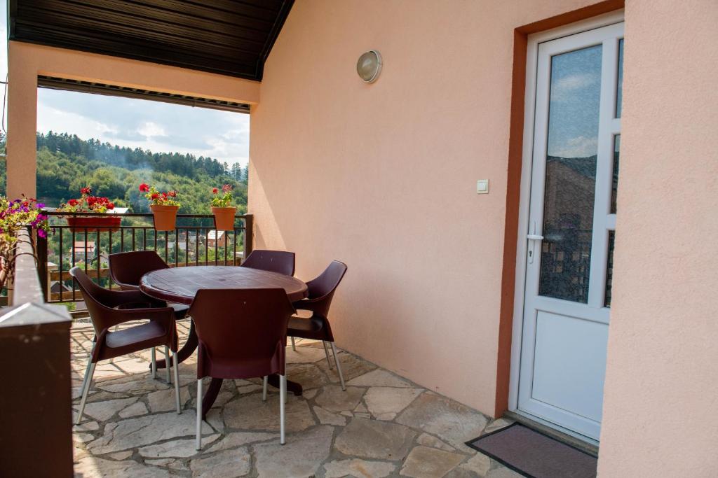 Balkón nebo terasa v ubytování Forest Paradise - four bedroom villa