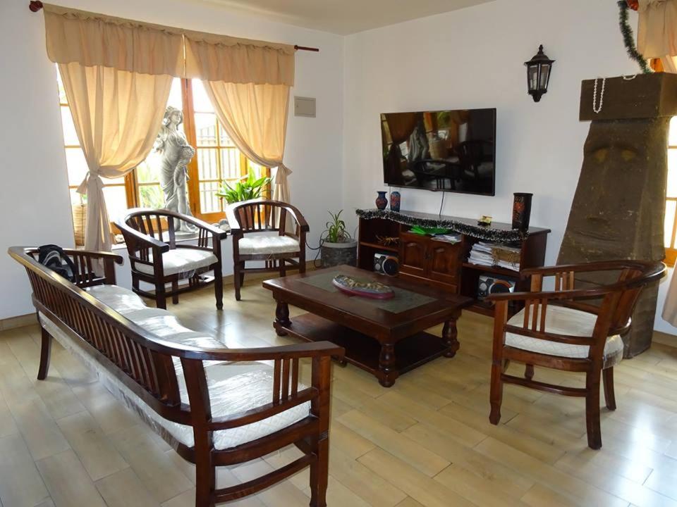 Χώρος καθιστικού στο Hostal Casa Amarilla San Vicente de Tagua Tagua