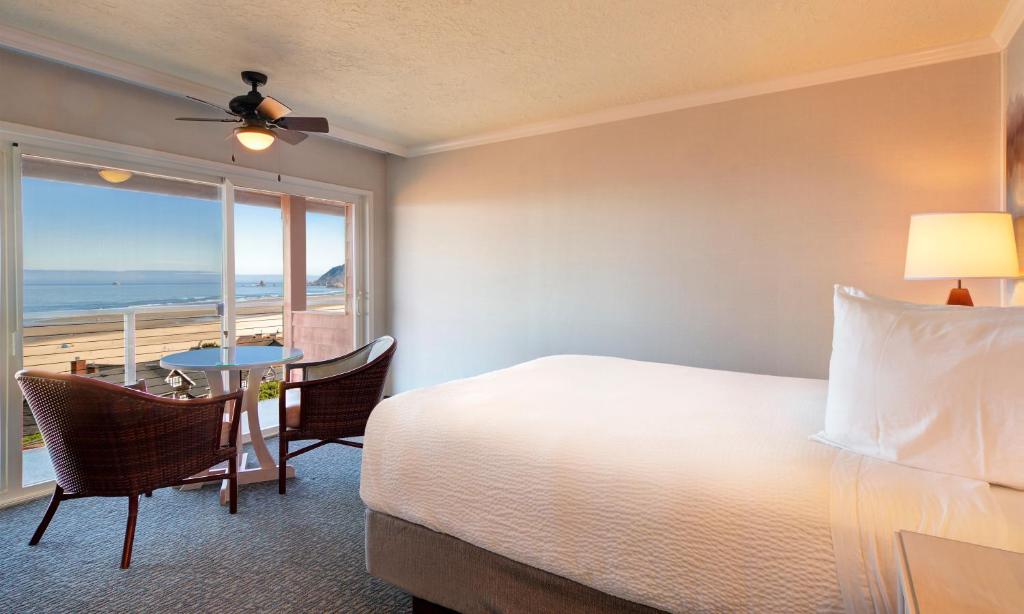 Hallmark Resort in Cannon Beach - Chambre Queen Avec Vue Partielle Sur L'Océan