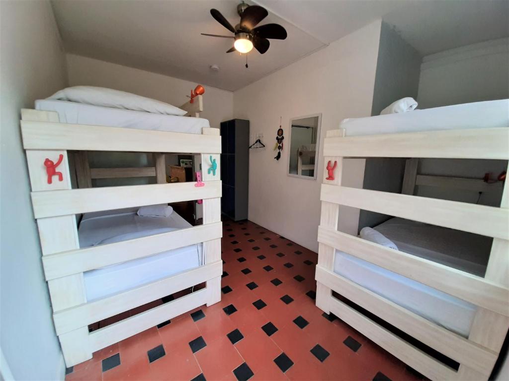 Postel nebo postele na pokoji v ubytování Noah boutique hostels Medellín