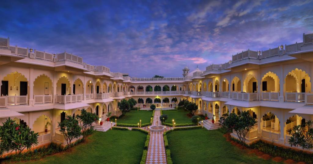 an aerial view of the courtyard of a building at Anuraga Palace in Sawāi Mādhopur