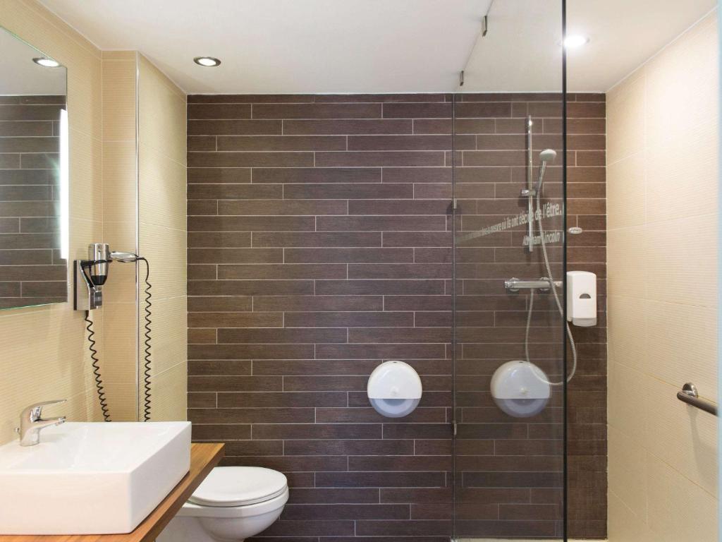 Koupelna v ubytování Ibis Styles La Louvière