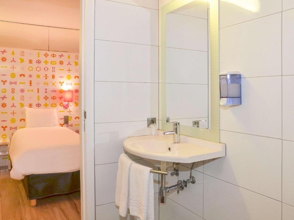 Koupelna v ubytování Ibis Styles La Louvière
