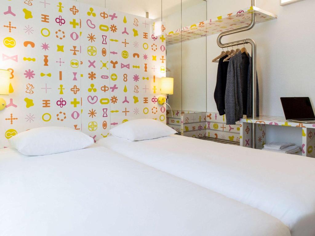 Postel nebo postele na pokoji v ubytování Ibis Styles La Louvière