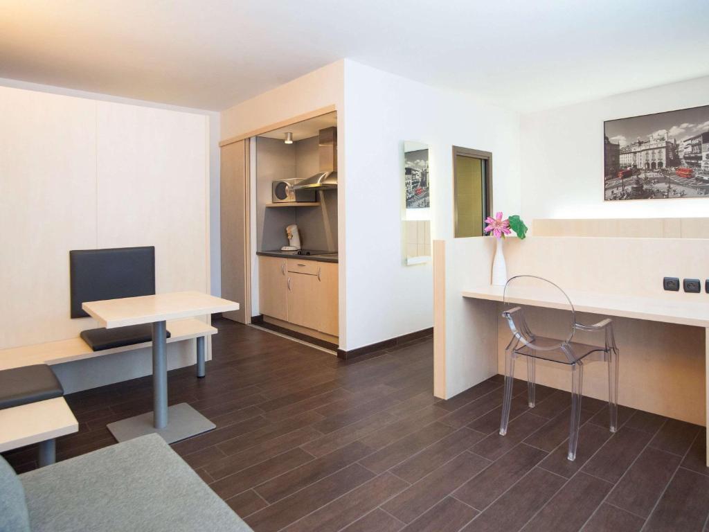 Kuchyň nebo kuchyňský kout v ubytování Ibis Styles La Louvière
