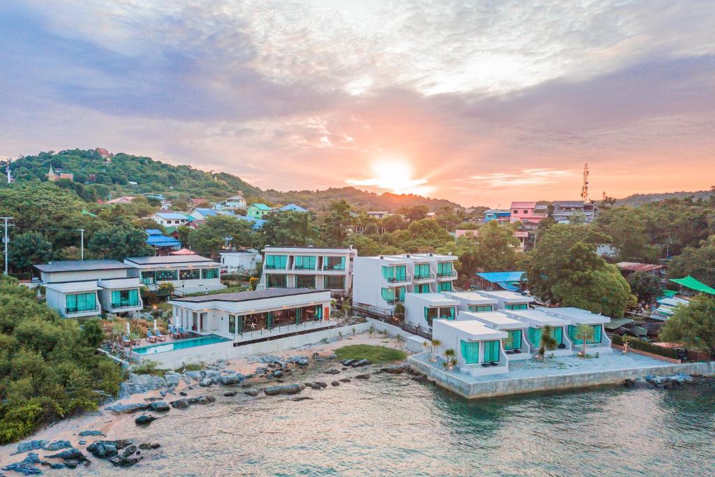 an aerial view of a resort on the water at De' Anchor in Ko Si Chang