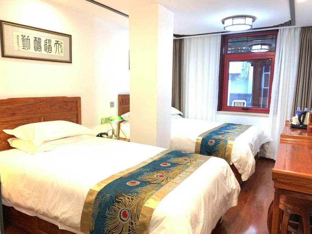 Postel nebo postele na pokoji v ubytování Qinfu Hotel Beijing Nanluogu Lane Houhai