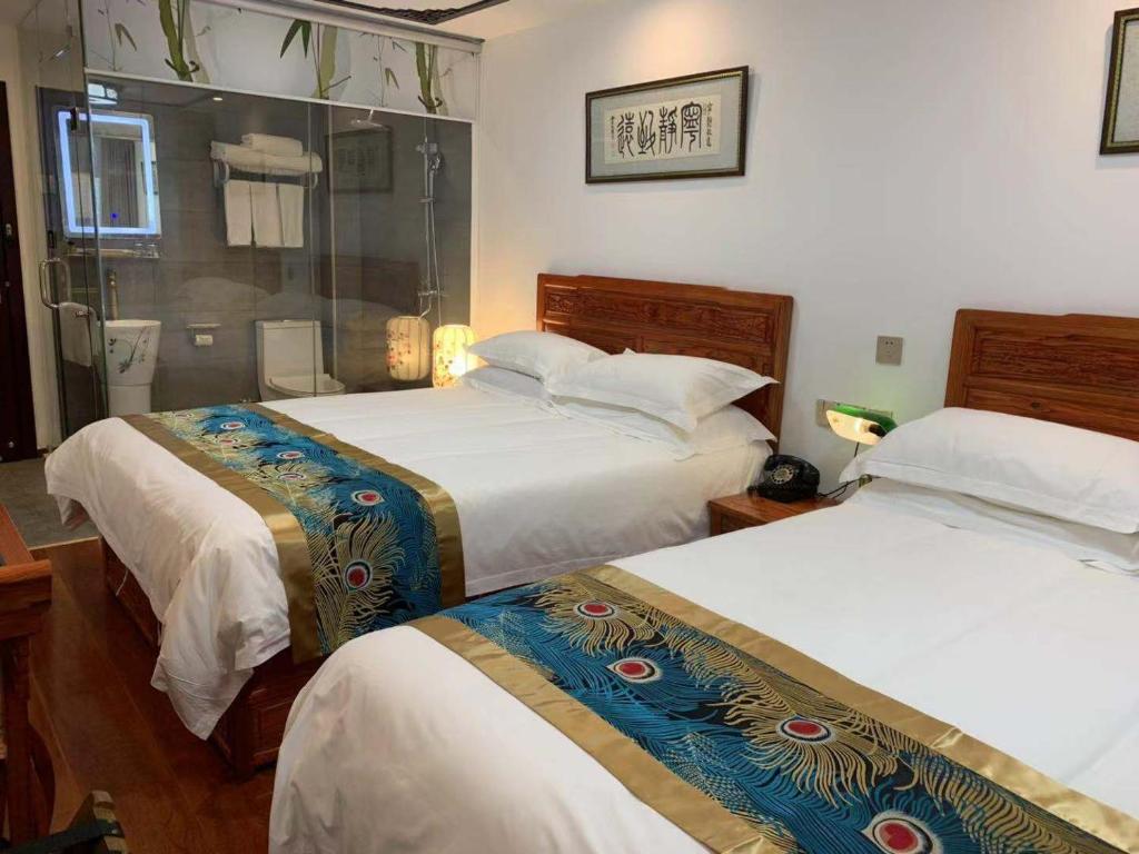 Postel nebo postele na pokoji v ubytování Qinfu Hotel Beijing Nanluogu Lane Houhai