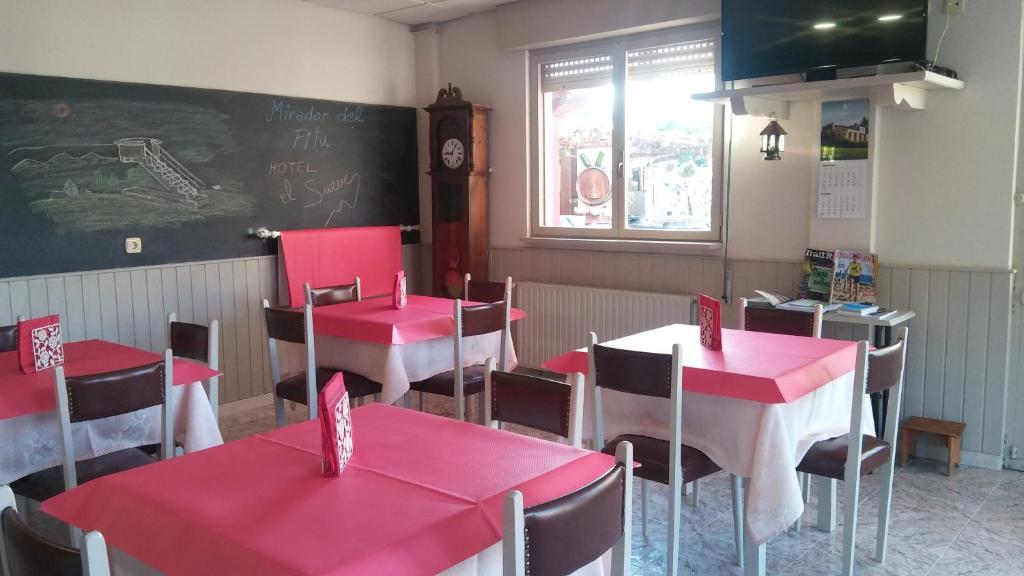 A restaurant or other place to eat at Hotel El Sueve
