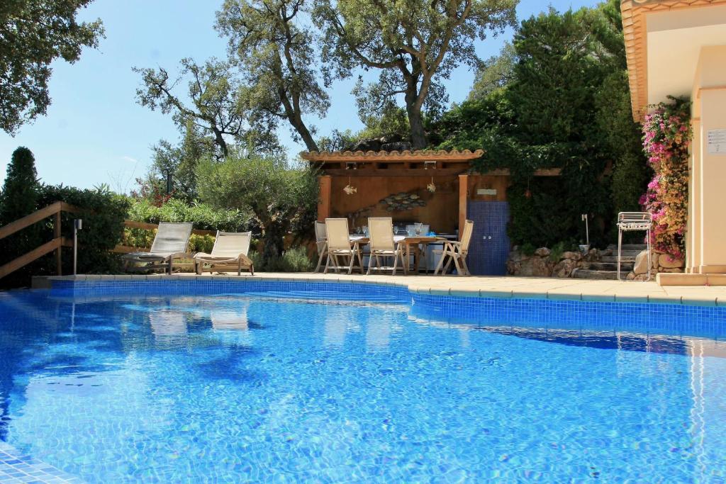 Bazén v ubytovaní Villa Mediterranea alebo v jeho blízkosti