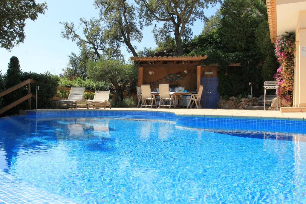 Bazén v ubytovaní Villa Mediterranea alebo v jeho blízkosti